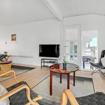 Nice In With 4 Bedrooms, Sauna And Wifi Holiday home