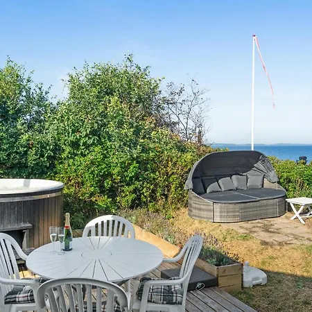 Nice In With 4 Bedrooms, Sauna And Wifi Holiday home Millinge