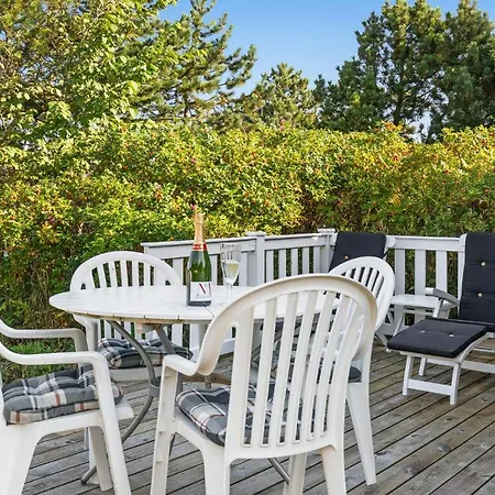 Holiday home Nice In With 4 Bedrooms, Sauna And Wifi *