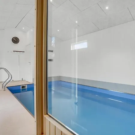 Nice In With 4 Bedrooms, Sauna And Wifi Holiday home *