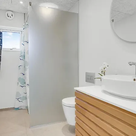 Holiday home Nice In With 4 Bedrooms, Sauna And Wifi