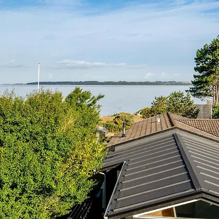 Nice In With 4 Bedrooms, Sauna And Wifi Holiday home *